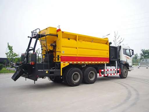 稀漿封層車(chē)